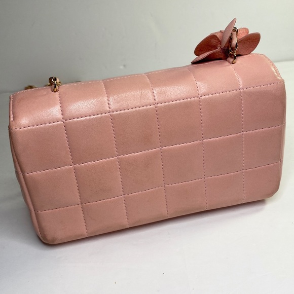 CHANEL Rare Pink Lambskin Single Flap Crossbody - Picture 4 of 16